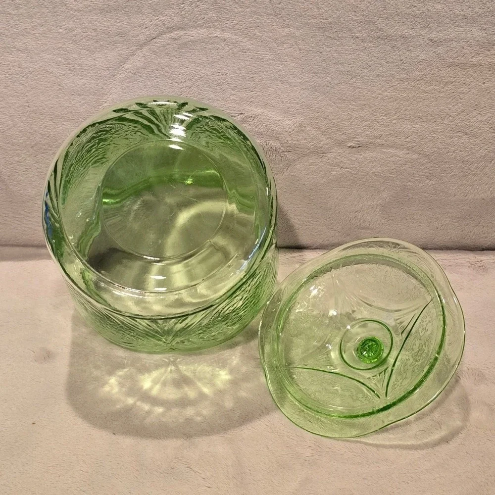 Vintage Hazel Atlas Green Depression Uranium Royal Lace Cookie/Biscuit Jar